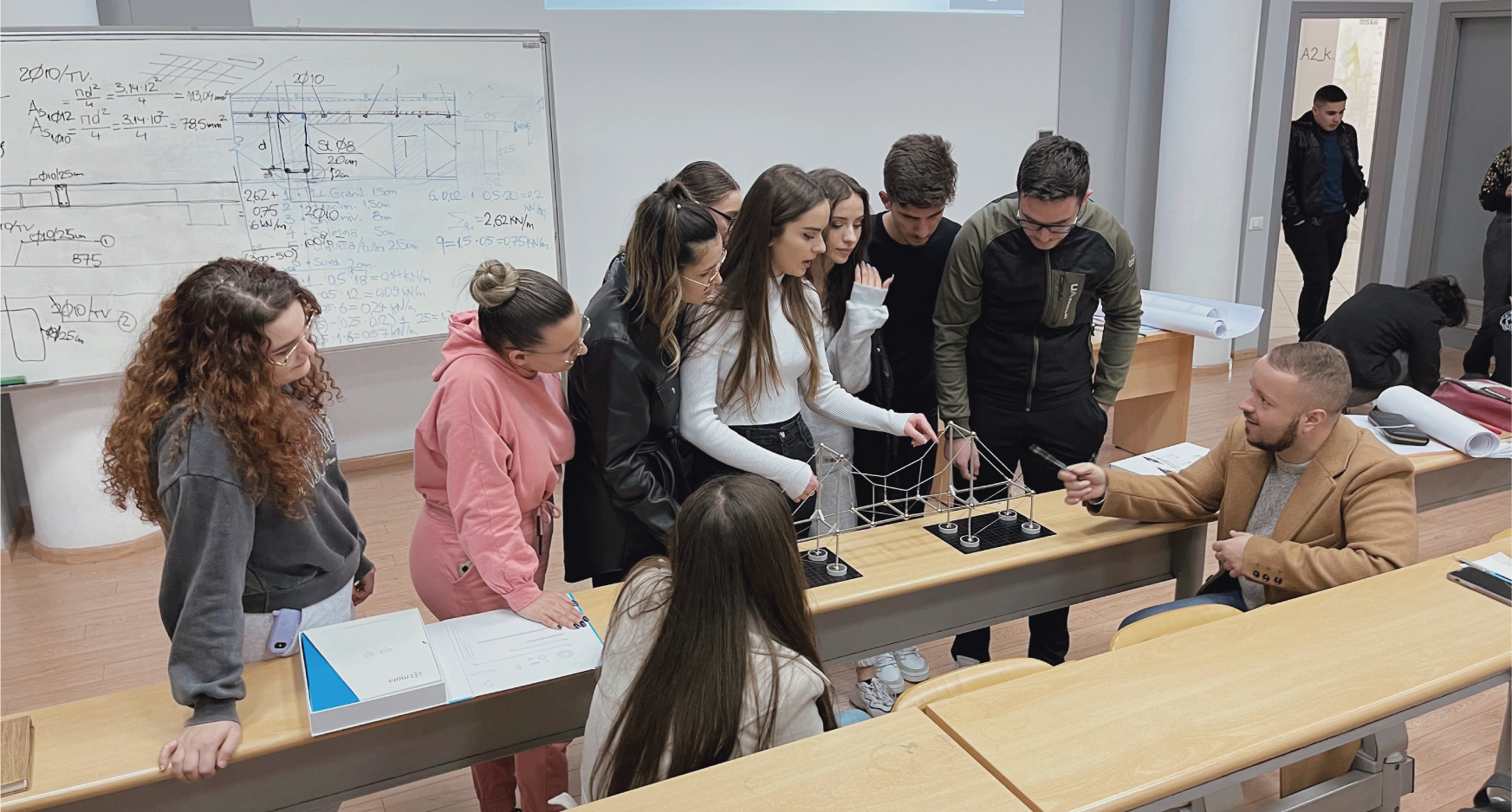 A abordagem da POLIS University ao ensino de estruturas
